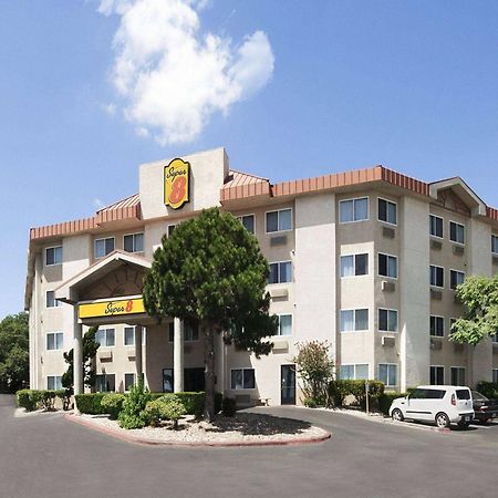Super 8 By Wyndham Austin North/University Area Dış mekan fotoğraf