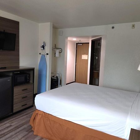 Super 8 By Wyndham Austin North/University Area Dış mekan fotoğraf