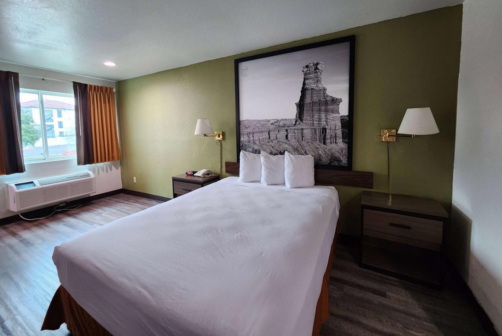 Super 8 By Wyndham Austin North/University Area Dış mekan fotoğraf