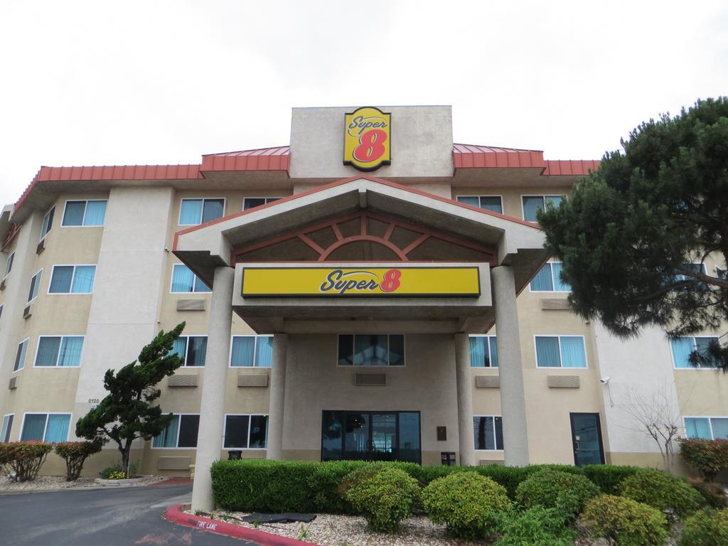 Super 8 By Wyndham Austin North/University Area Dış mekan fotoğraf